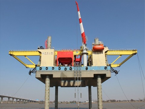 自(zì)升式碎石樁海(hǎi)洋施工(gōng)平台起重機(jī)
